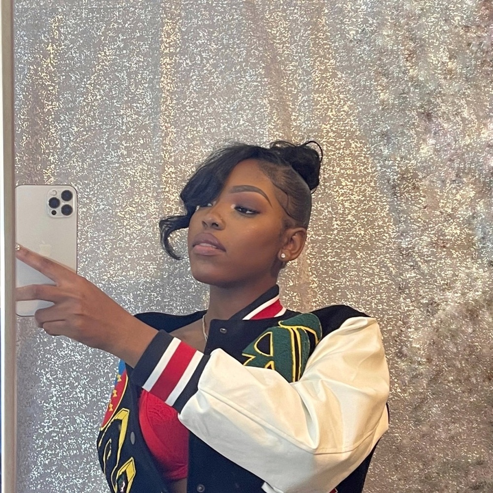 Meet your Posher, Nyla